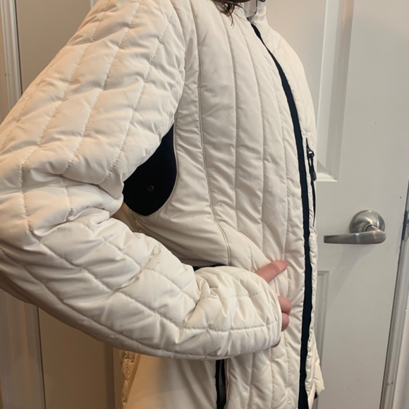 Roots Women’s Puffer Jacket - Picture 3 of 5